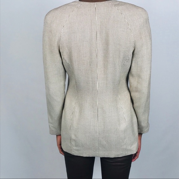 Elegant Cream Women's Blazer - Picture 2 of 8